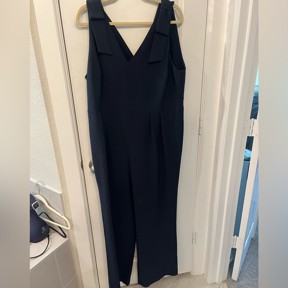 Chelsea 28 navy crepe jumpsuit size 18